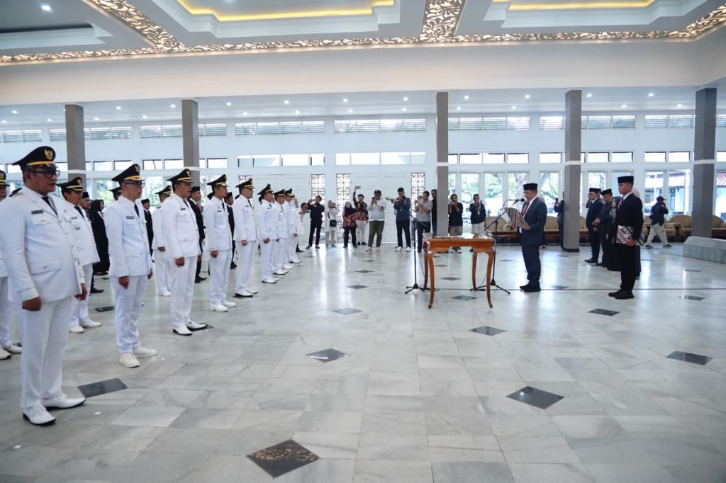 Pelantikan Camat (Dok. Pemkab Garut).jpeg